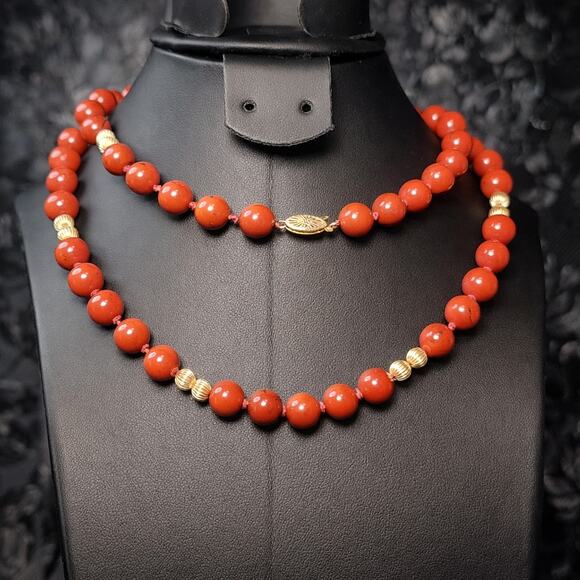 Vtg Red Jasper Hand Knotted Necklace 14K Yellow Gold Clasp Fluted Beads Gemstone